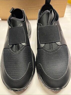 NWOT Nike Black Slip-On Athletic Sneakers with Elastic Strap